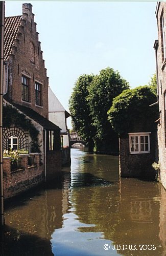 belgium_bruges_canal_house_trees_2000