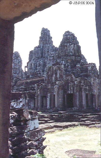 cambodia_angkor_the_bayon_03_2002_0163