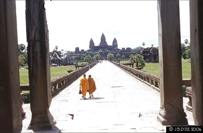 cambodia_angkor_wat_01_2002_0161