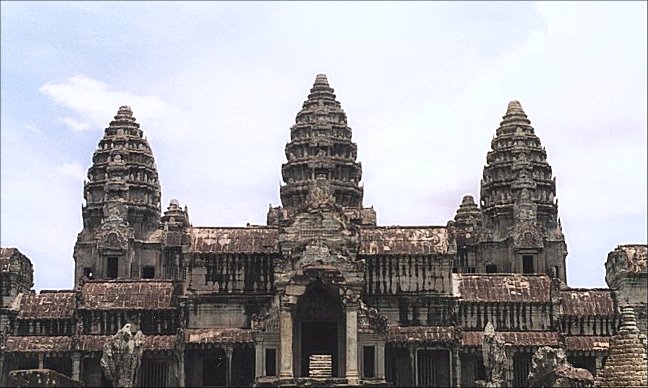 cambodia_angkor_wat_ele_entrance_04_2002_0161p