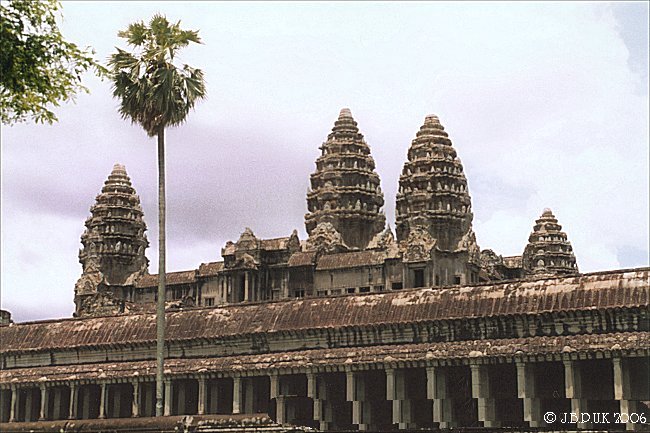 cambodia_angkor_wat_exterior_12_2002_0161p