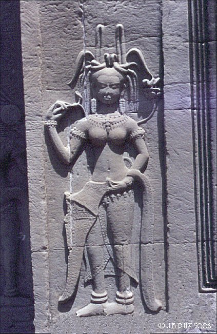 cambodia_angkor_wat_wall_sculpture_2002_0161