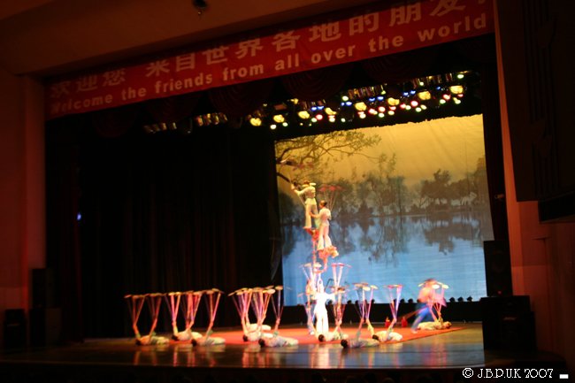 8578_china_shanghai_acrobat_show_dig_2007_d29