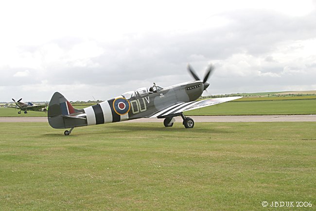 7235_duxford_spitfire_ml407_may_2006