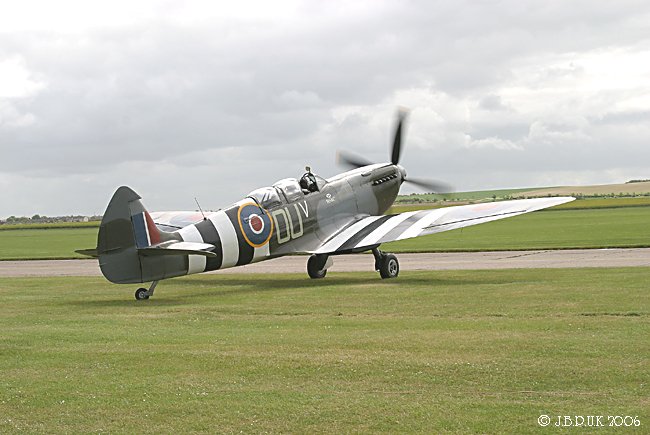 7236_duxford_spitfire_ml407_may_2006