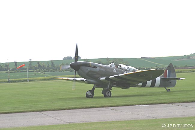 7279_duxford_spitfire_ml407_may_2006