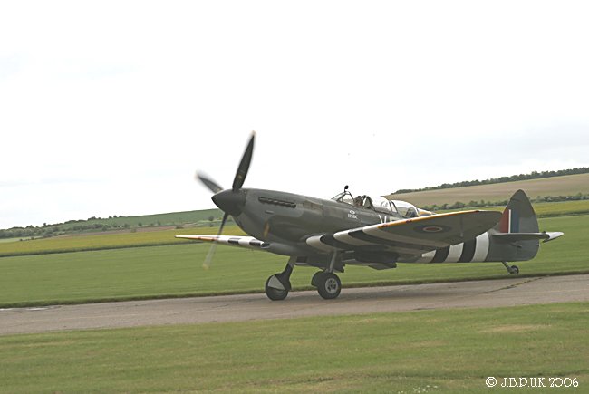 7281_duxford_spitfire_ml407_may_2006