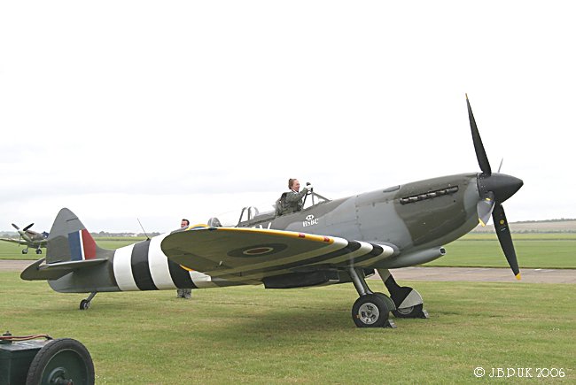 7318_duxford_spitfire_ml407_may_2006