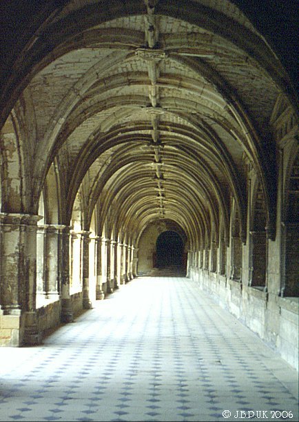france_west_fontevraud_abbey_cloisters_1994_0110