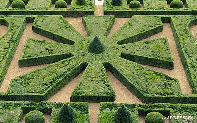 france_west_perigord_chateau_hautefort_garden_x_1996_0055