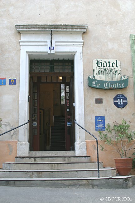 1040_france_provence_arles_cloisters_hotel_digit_d3_2004