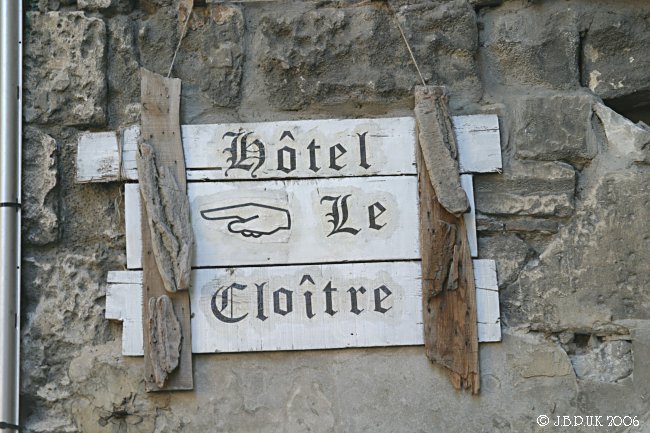 1040_france_provence_arles_cloisters_hotel_digit_d3_2004