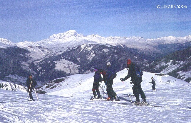 france_val_morel_ski_view_skiers_montblanc_1996_0053.