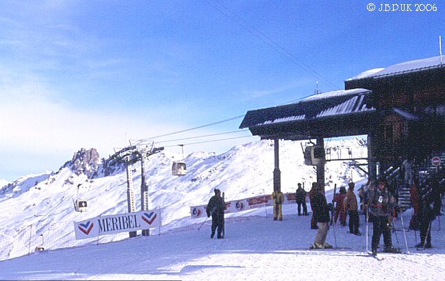 ski_france_mirabel_lift_station_1998_0109.