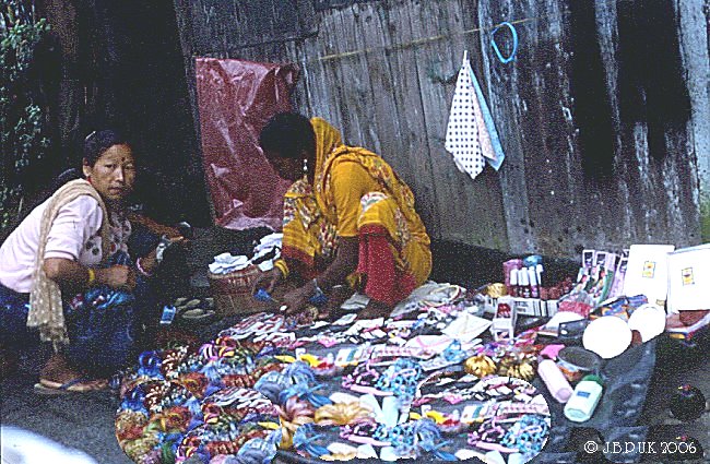 india_darjeeling_street_vendor_1989_0156
