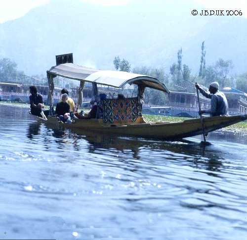 kashmir_dal_lake_boat_trip_1989_0126