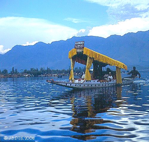 kashmir_dal_lake_family_boat_trip_1989_0126
