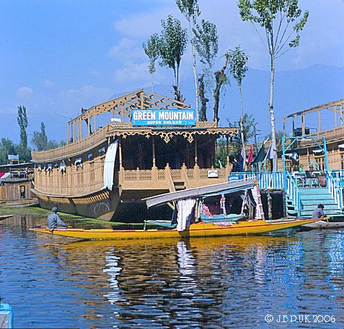 kashmir_dal_lake_green_mountain_houseboat_1989_0127
