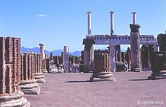 italy_pompeii_basilica_2003_0243