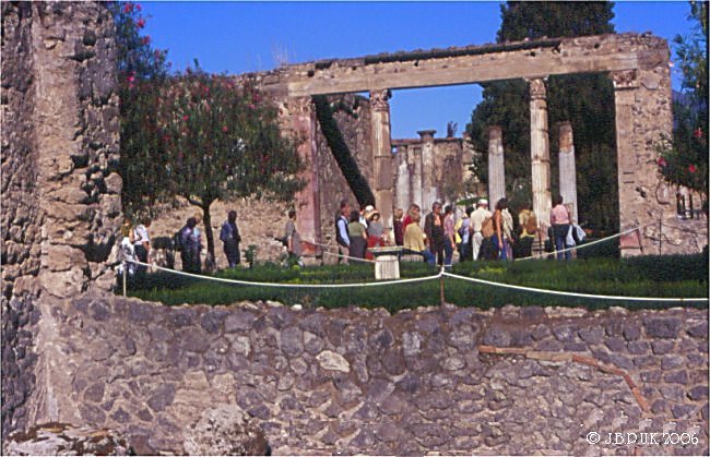 italy_pompeii_cassa_del_fauno__2003_0242