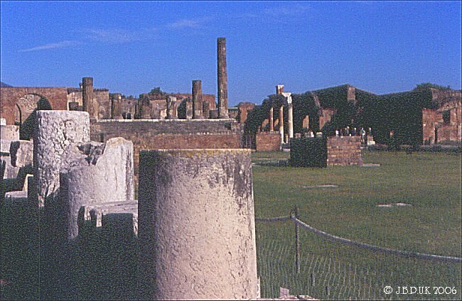 italy_pompeii_forum_2003_0241
