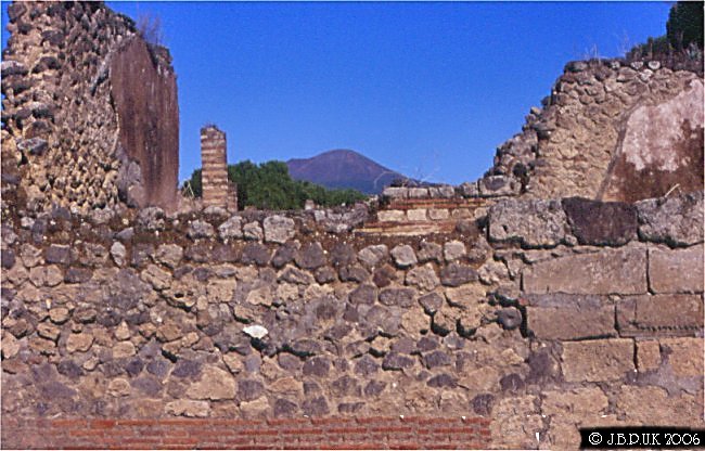 italy_pompeii_ruins_to_vesuvius_2003_0242