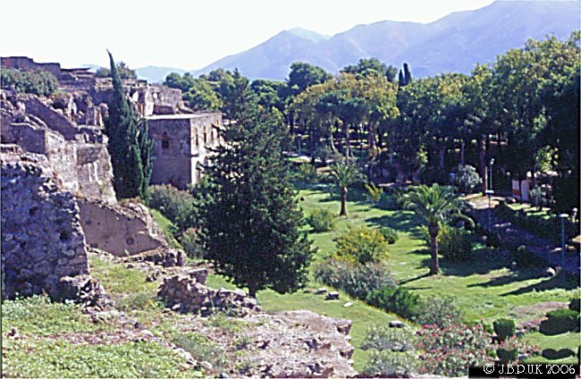 italy_pompeii_south_wall_2003_0243