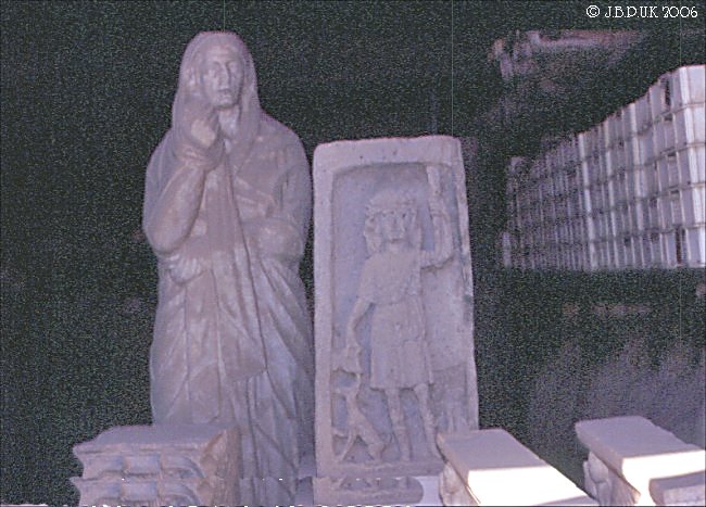 italy_pompeii_statue_2003_0241