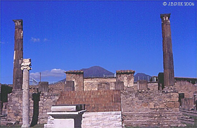 italy_pompeii_temple_of_apollo_2003_0243