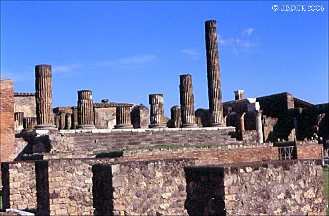 italy_pompeii_temple_of_jupiter_2003_0241