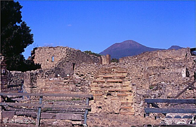 italy_pompeii_theatre_to_vesuvius_2003_0243
