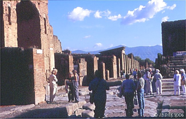 italy_pompeii_via_della_fortuna_2003_0242