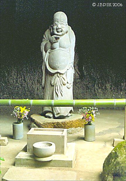 japan_kamakura_bhudist_shrine_1994_0174