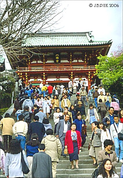 japan_kamakura_shrine_steps_1994_0174