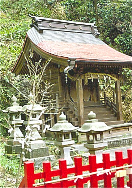 japan_kamakura_small_shrine_1994_0174