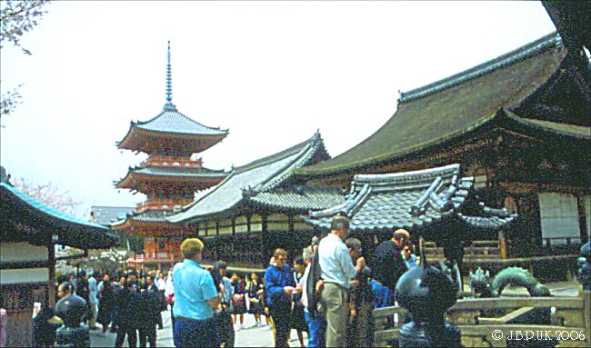 japan_kyoto_temple_04_1994_0178