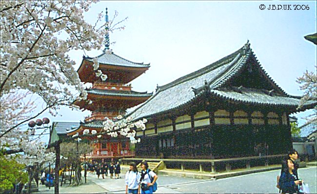 japan_nara_temple_blossom_1994_0175