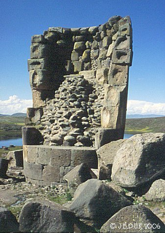 peru_lake_titicaca_burial_tower_1997_0024