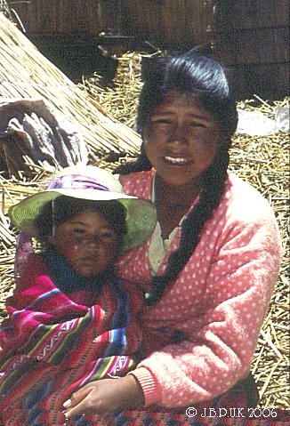 peru_lake_titicaca_reed_island_woman_child_1997_0023