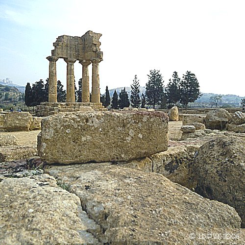 sicily_agrigento_temple_castor_and_pollux_02_1992_0145