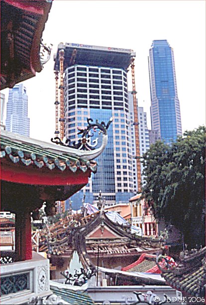 singapore_chinatown_temple_roof_1999_0190