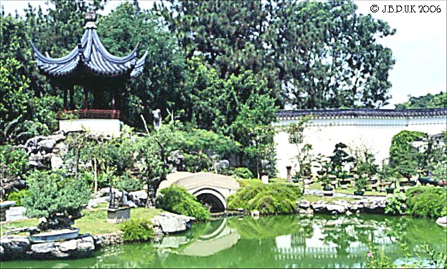 singapore_chinese_garden_bonsai_03_1999_0190
