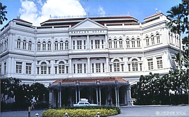 singapore_raffles_hotel_frontage_1999_0192