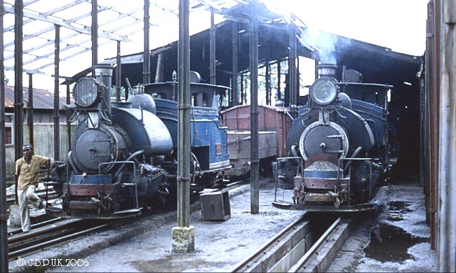 india_darjeeling_rail_two_engines_1989_0156