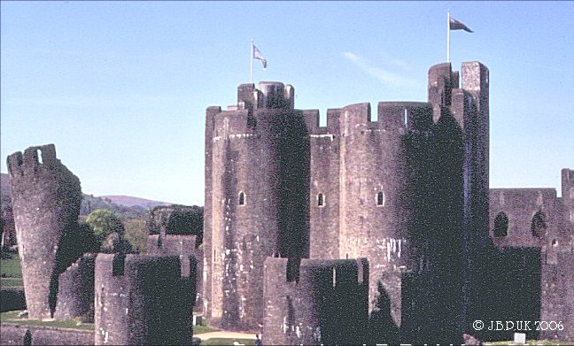 wales_caerphilly_castle_east_elav_1998_0119