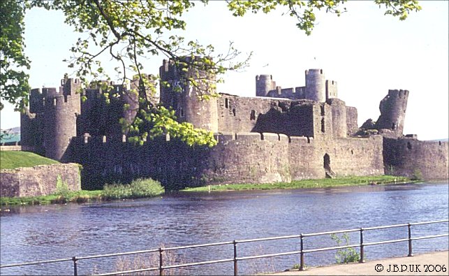wales_caerphilly_castle_moat_1998_0119